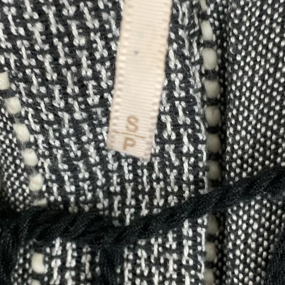 Free People Oversized Tunic Womens Small Hooded Boho Fringe Pockets Pullover Top - Picture 7 of 9